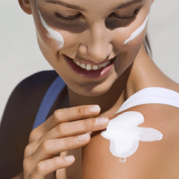 a person applying sunscreen on their ski 256x256 98242563 - لک صورت بعد از زایمان چیست ؟ عوامل و علائم و روشهای درمان لک صورت پس از زایمان